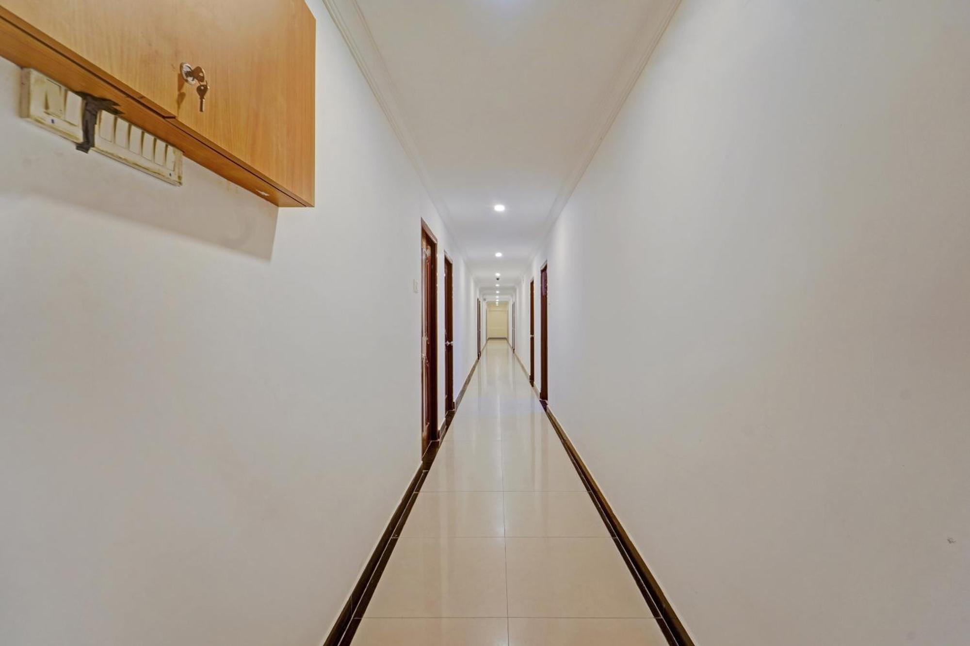 Hotel Collection O Mount Road Rich Mount Near Marina Beach Madrás Exterior foto