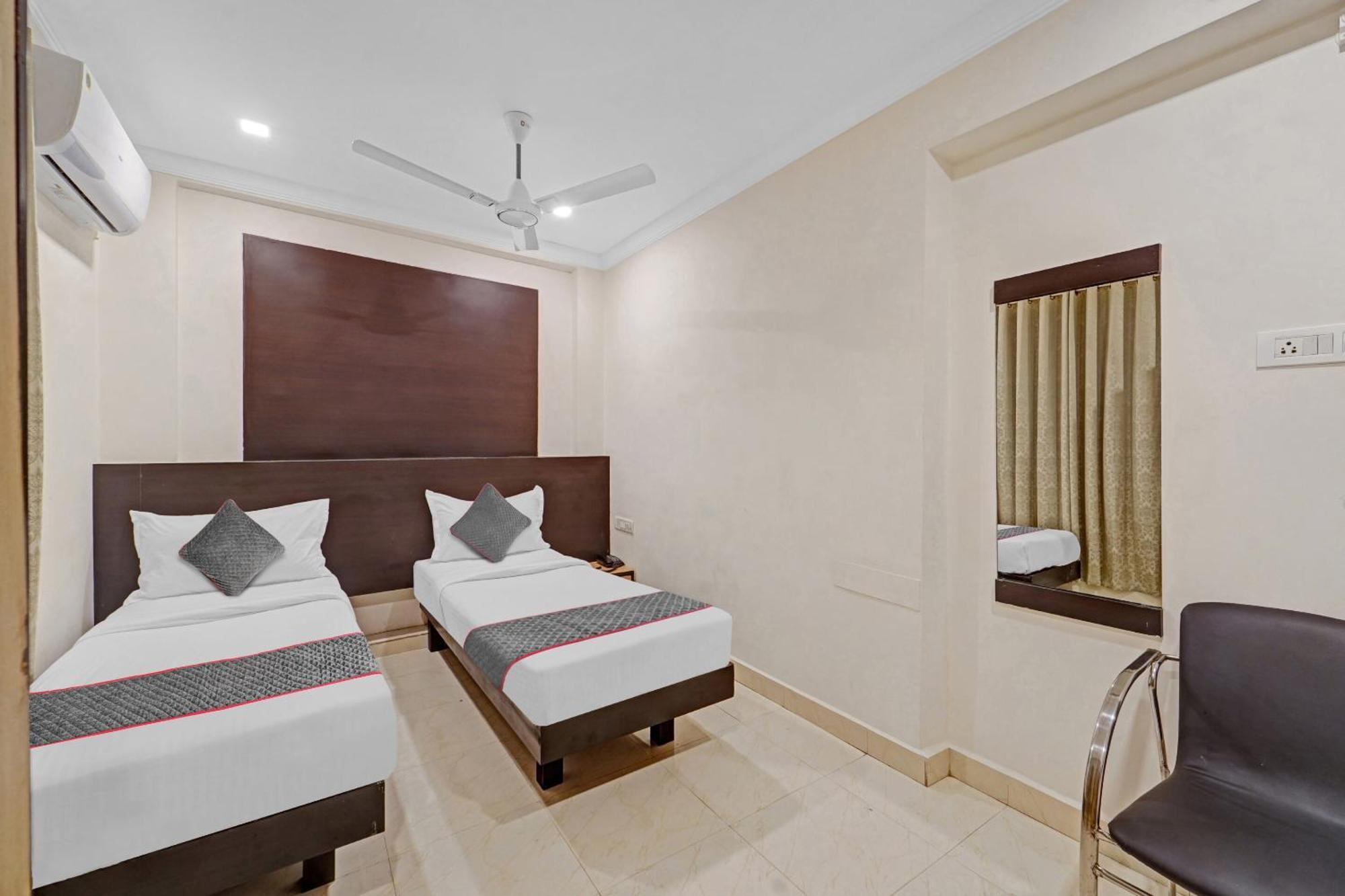 Hotel Collection O Mount Road Rich Mount Near Marina Beach Madrás Exterior foto